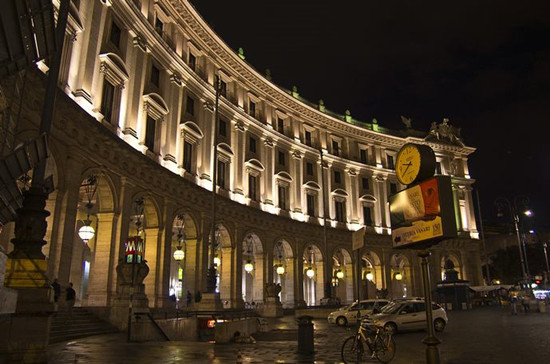 关于古罗马大街建筑照明设计小凌狐亮化解决方案