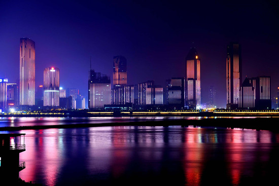 互联网+户外LED路灯点亮“智慧城市”