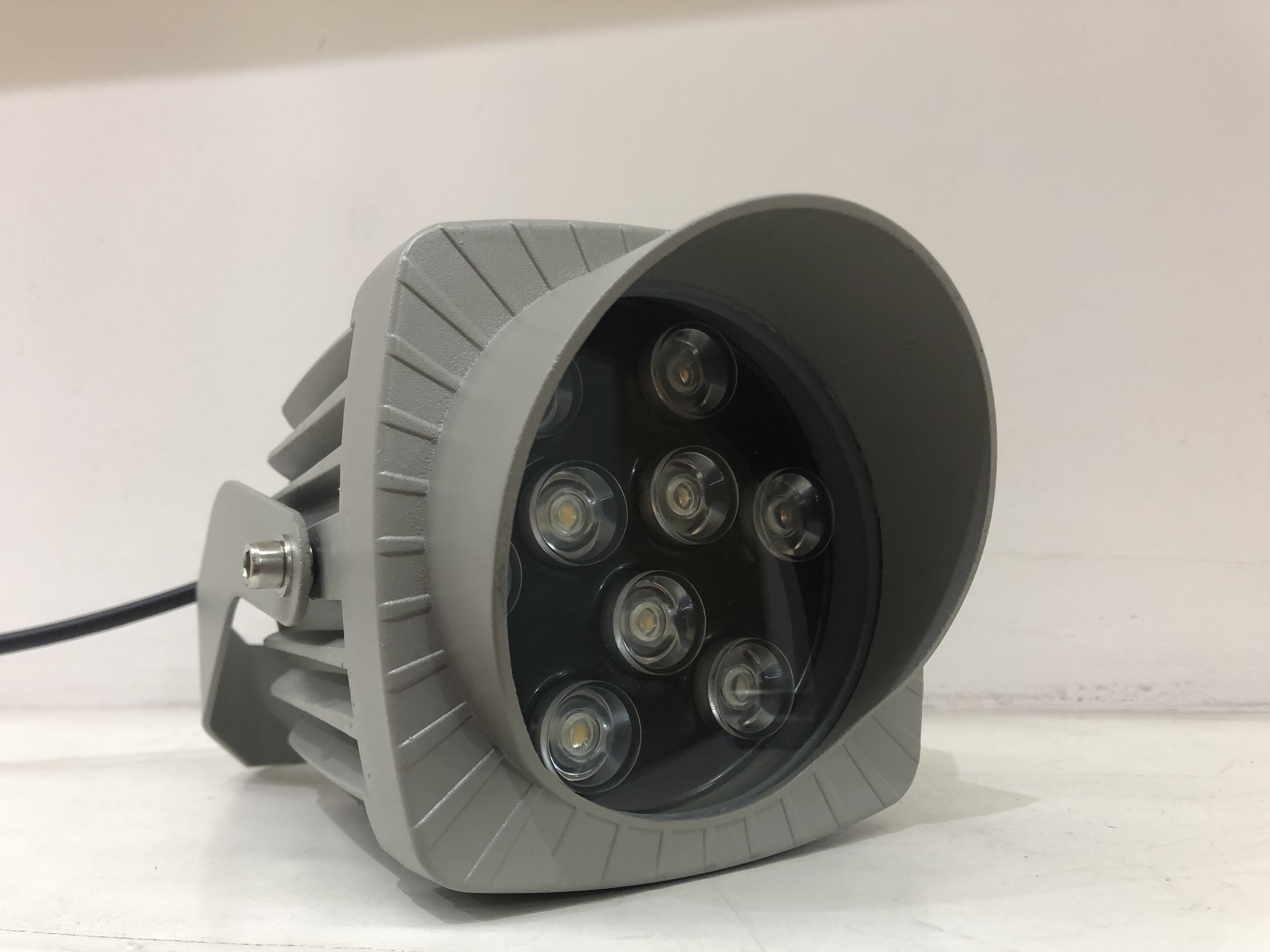 小凌狐照明户外灯具品牌厂家：以光为媒，打造户外空间的光影美学